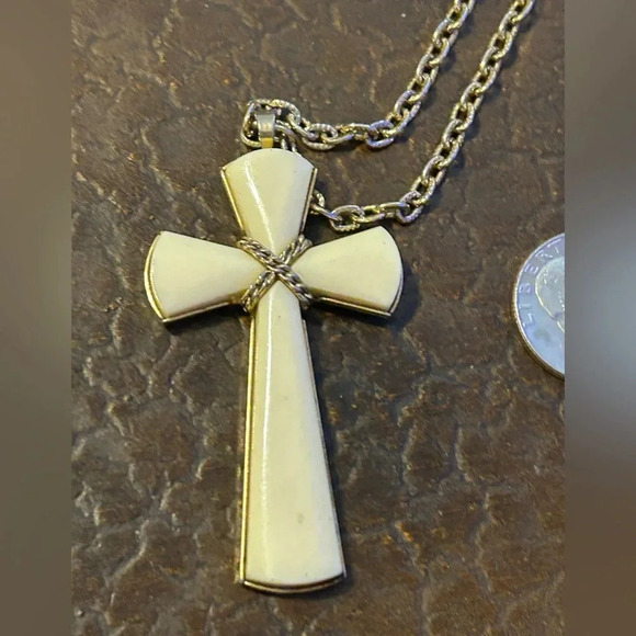 Vintage Avon cross - Picture 1 of 4